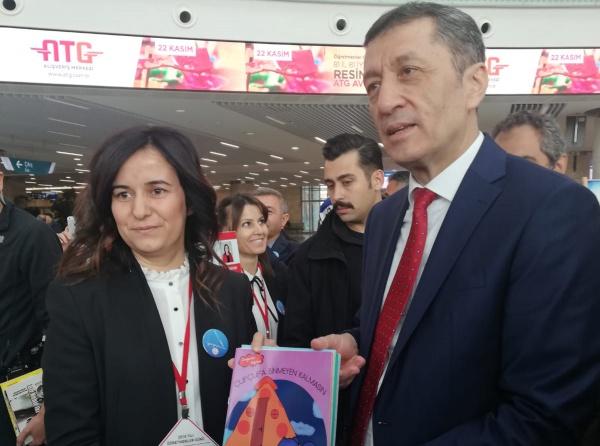 Okul Müdürümüz Aynur BAYAZİT 24 Kasım Öğretmenler Günü Kapsamında İlimizi Temsilen Ankara'da Yılın Öğretmeni Programına Katıldı 